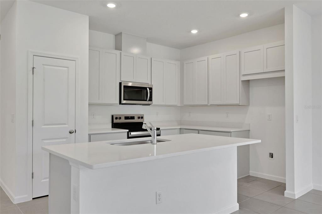 2920 Supermarine Road Tavares, FL 32778 - Photo 10 of 26