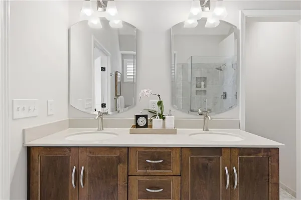 $585,000 | 8909 142nd Court, Overland Park, KS 66221