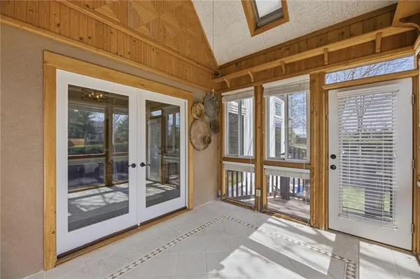 $585,000 | 8909 142nd Court, Overland Park, KS 66221