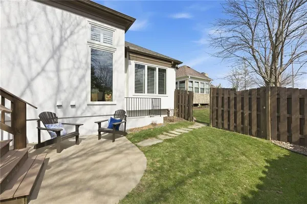$585,000 | 8909 142nd Court, Overland Park, KS 66221