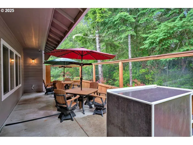 a view of an outdoor sitting area with furniture and backyard