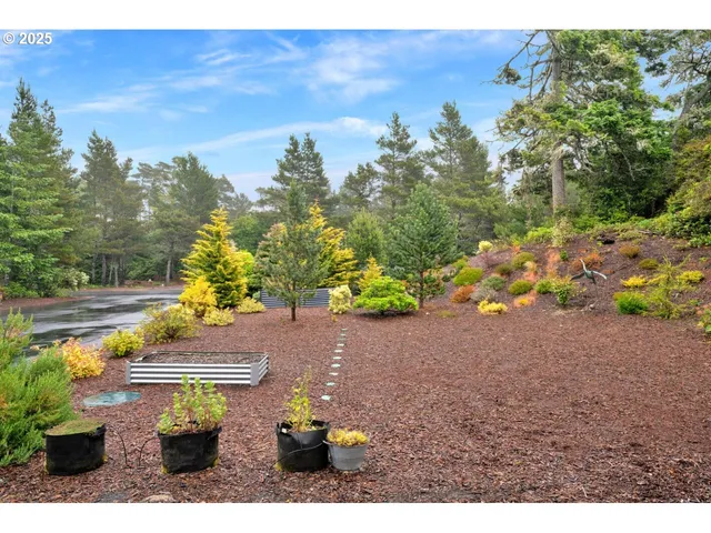 a picture of a cabinet