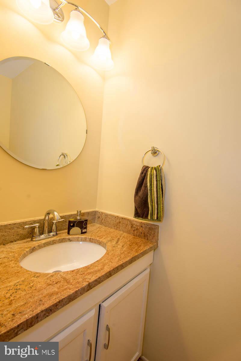 8754 Ridge Hollow Court Springfield, VA 22152 - Photo 11 of 29 Bath