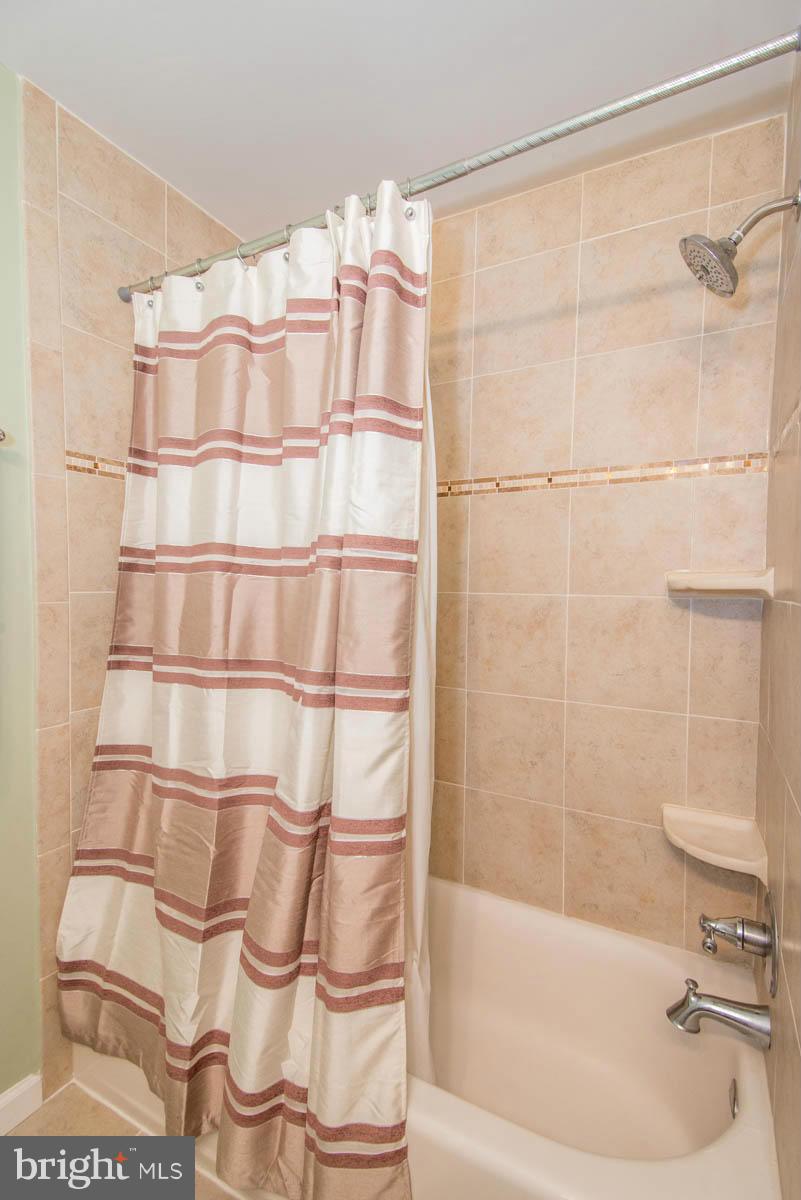 8754 Ridge Hollow Court Springfield, VA 22152 - Photo 18 of 29 Bath