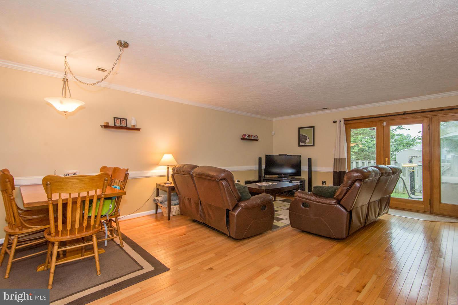 8754 Ridge Hollow Court Springfield, VA 22152 - Photo 3 of 29 Living Room