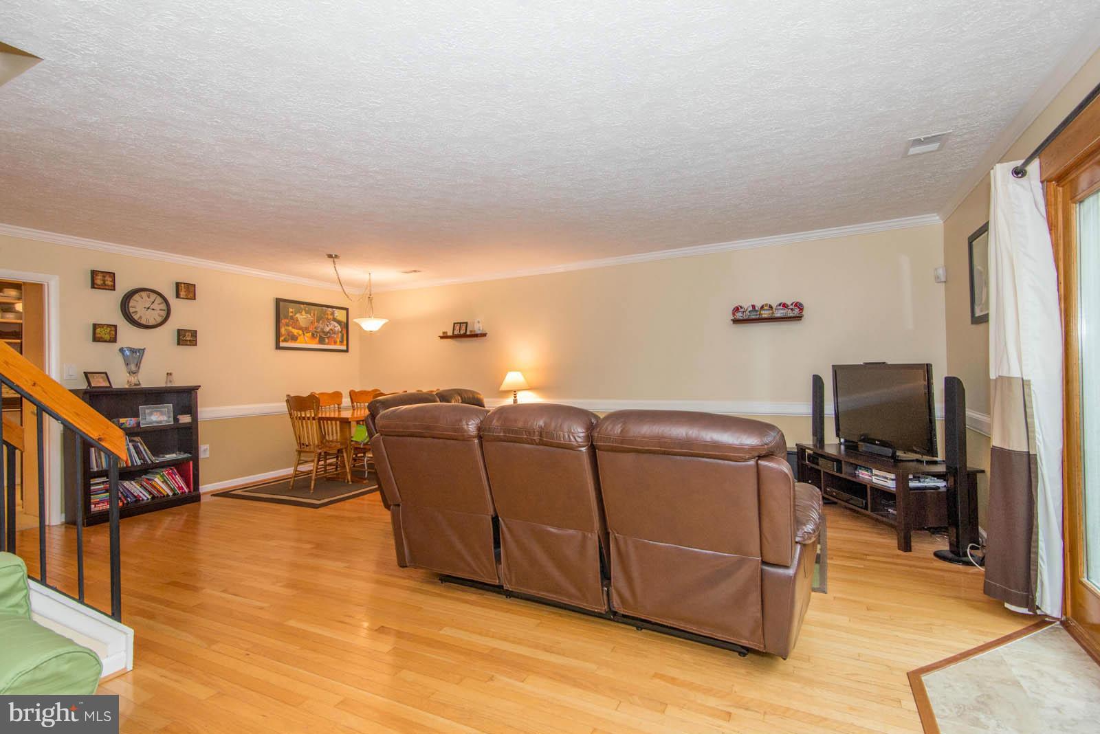 8754 Ridge Hollow Court Springfield, VA 22152 - Photo 4 of 29 Living Room
