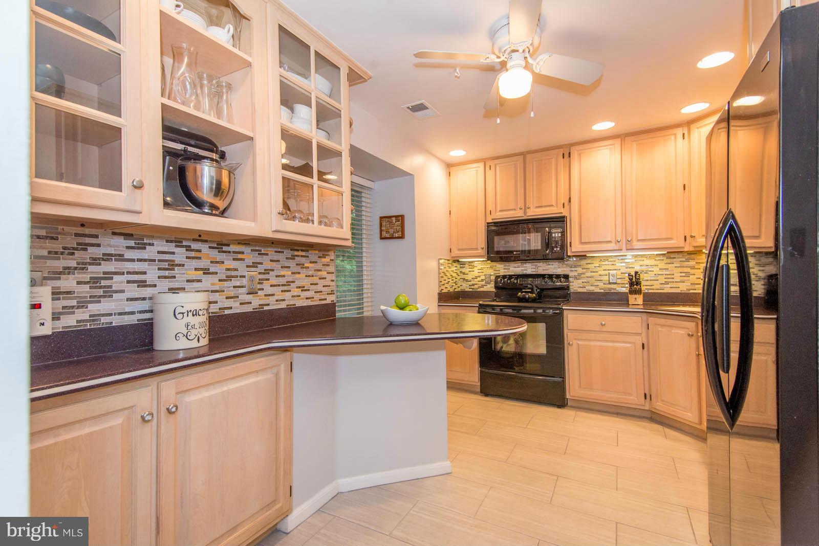 8754 Ridge Hollow Court Springfield, VA 22152 - Photo 5 of 29 Kitchen