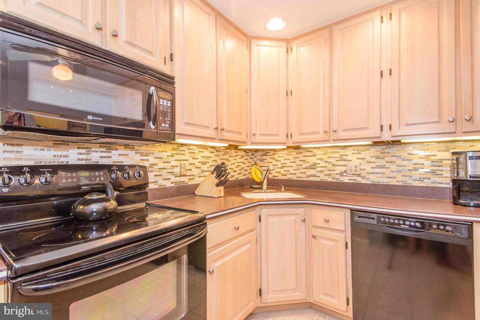 8754 Ridge Hollow Court Springfield, VA 22152 - Photo 8 of 29 Kitchen