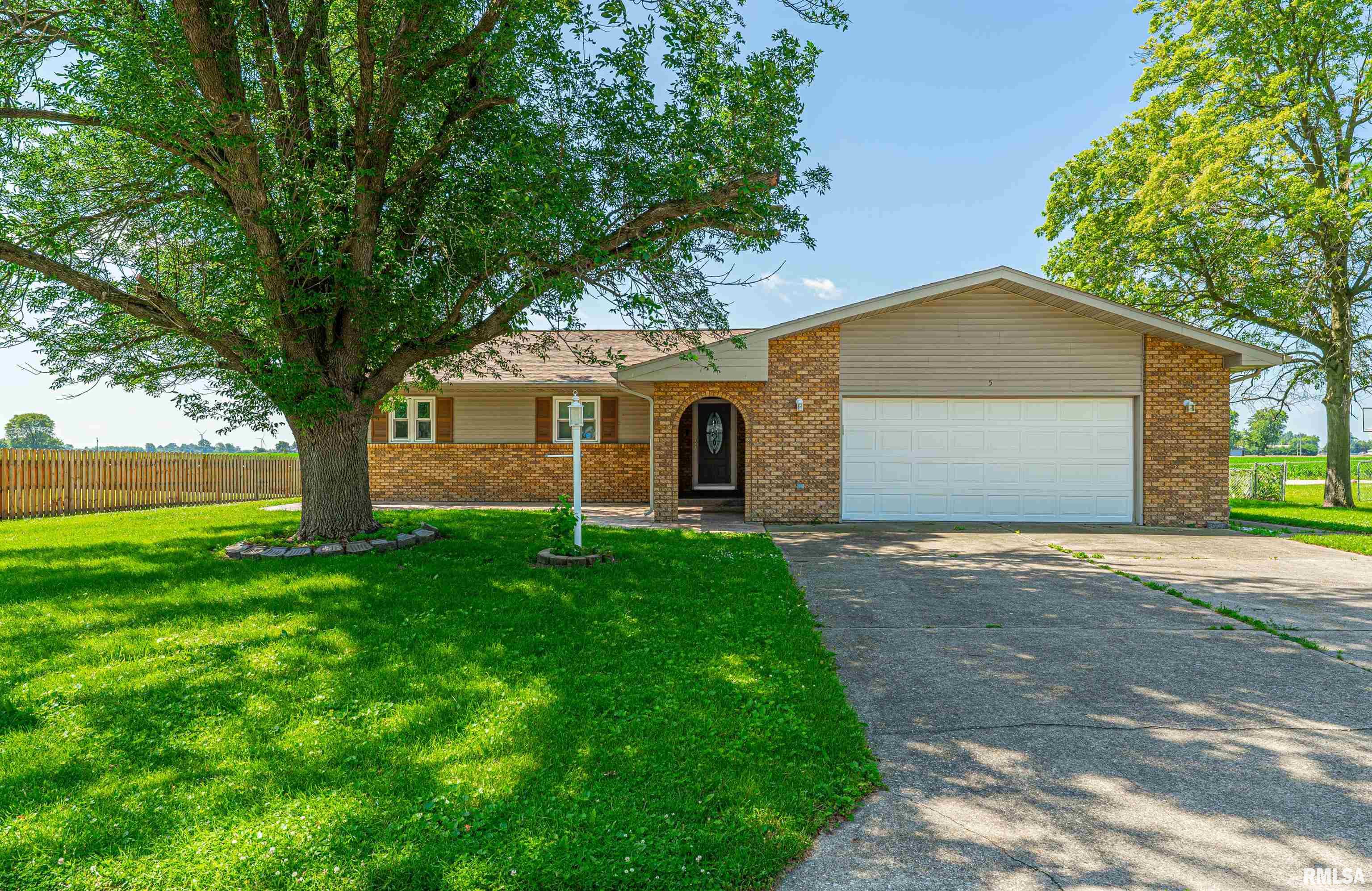 5 Lamplighter Circle Mount Pulaski, IL 62548 - Photo 1 of 29