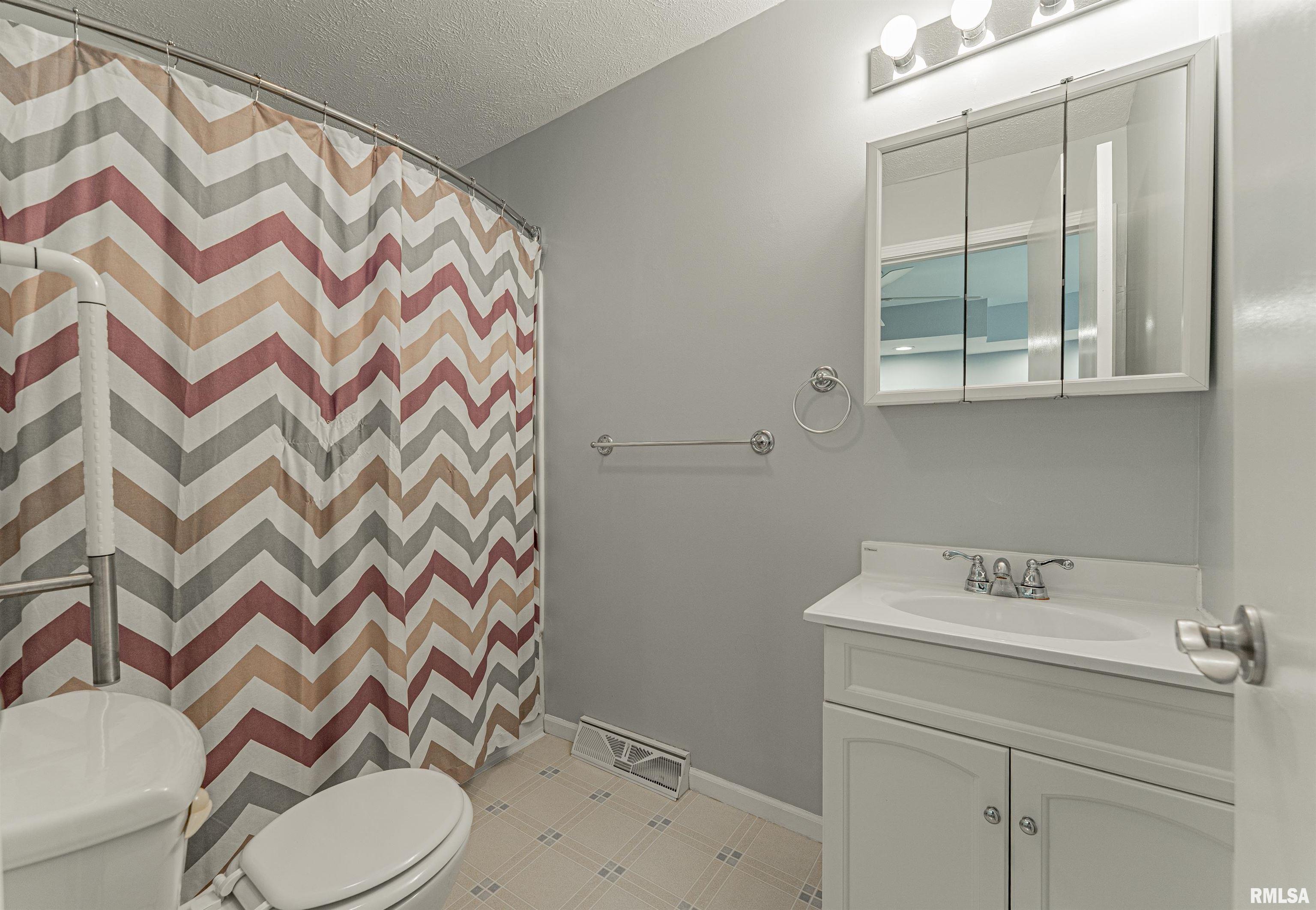 5 Lamplighter Circle Mount Pulaski, IL 62548 - Photo 19 of 29