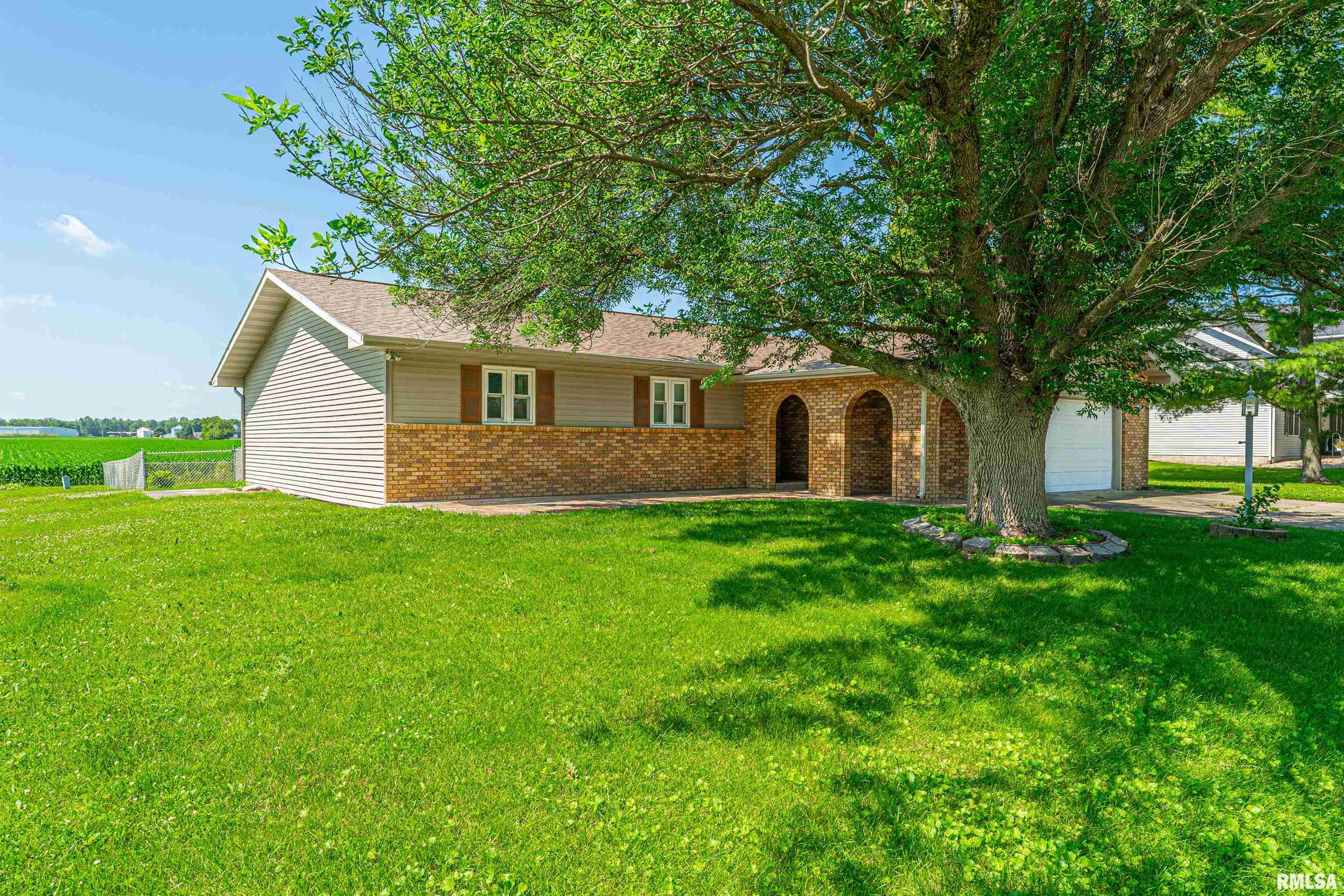 5 Lamplighter Circle Mount Pulaski, IL 62548 - Photo 2 of 29