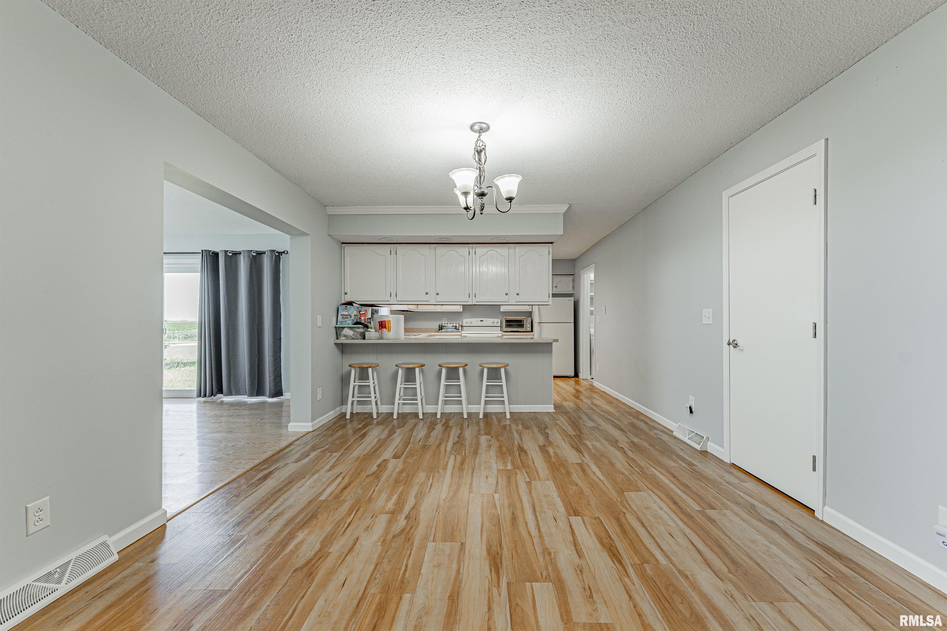 5 Lamplighter Circle Mount Pulaski, IL 62548 - Photo 10 of 29