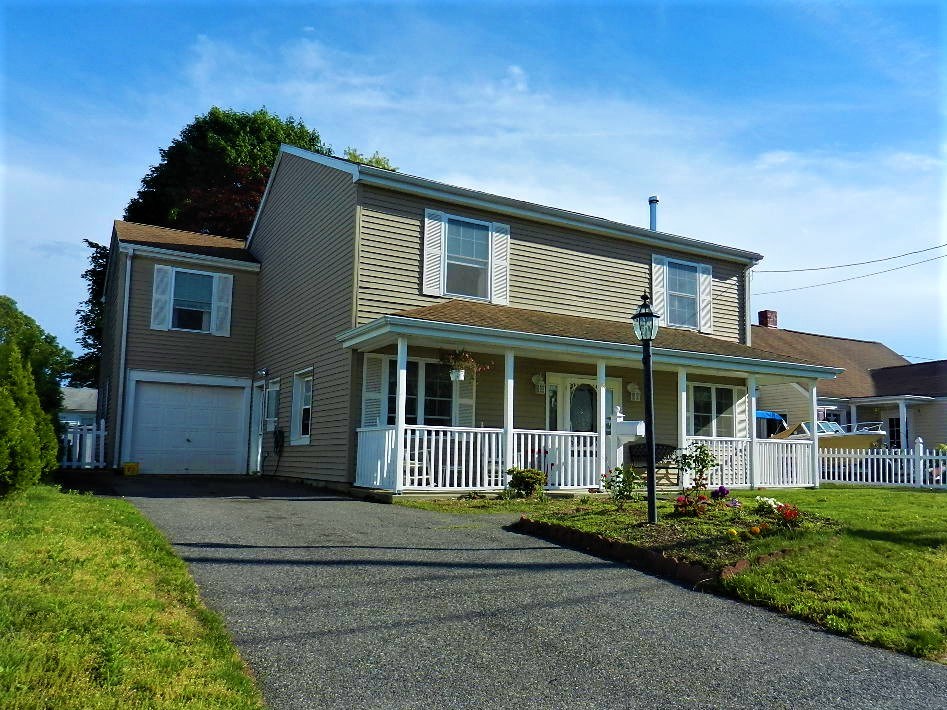 61 Nimitz Road East Providence, RI 02916 - Photo 1 of 40 Gallery Image 1