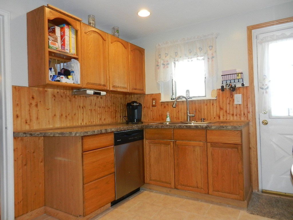 61 Nimitz Road East Providence, RI 02916 - Photo 11 of 40 Gallery Image 11