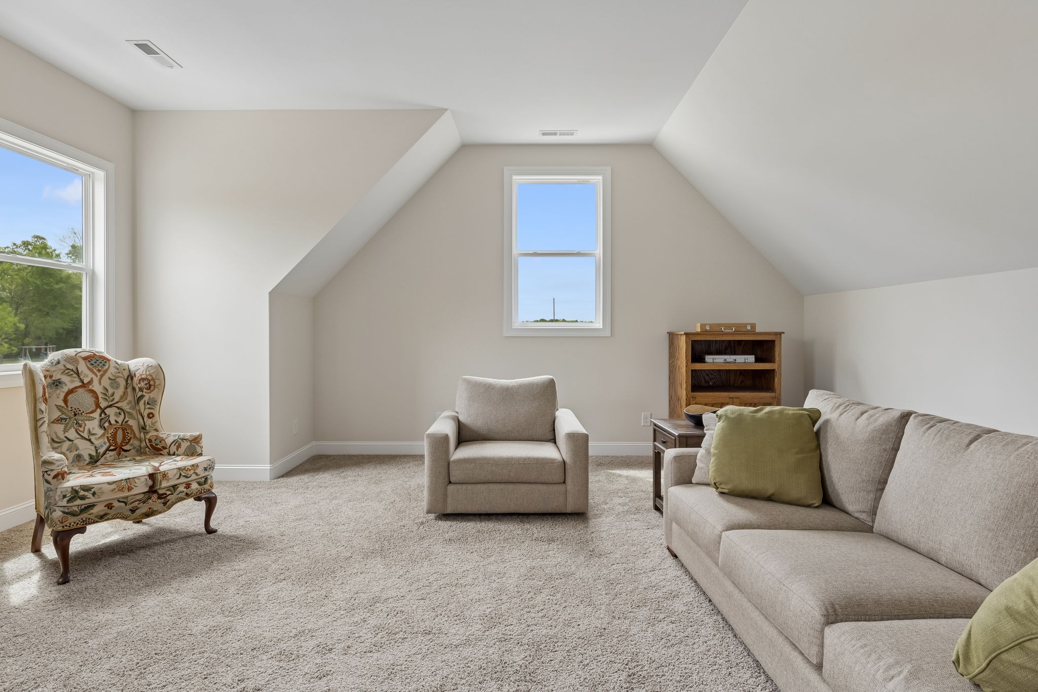 8708 Newtown Road Rockvale, TN 37153 - Photo 37 of 50 a living room with furniture and a couch
