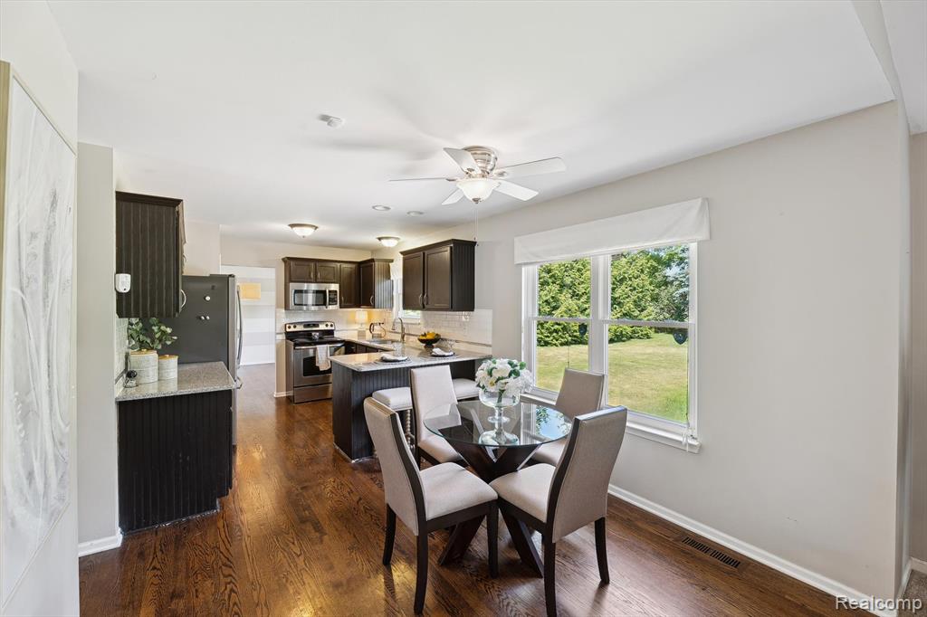 1430 Lee Wood Ridge Road Walled Lake, MI 48390 - Photo 15 of 58 Gallery Image 15