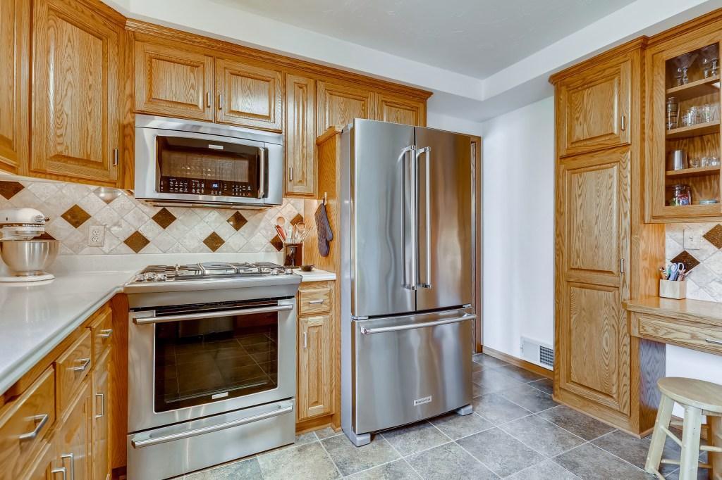 10325 Virginia Road Bloomington, MN 55438 - Photo 11 of 28