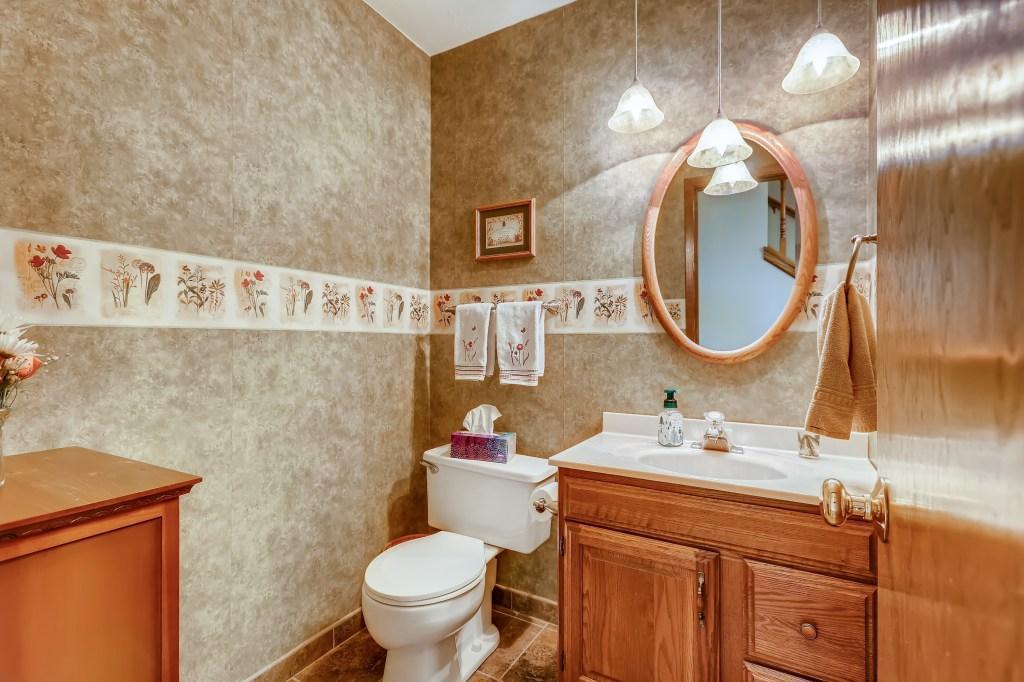 10325 Virginia Road Bloomington, MN 55438 - Photo 13 of 28