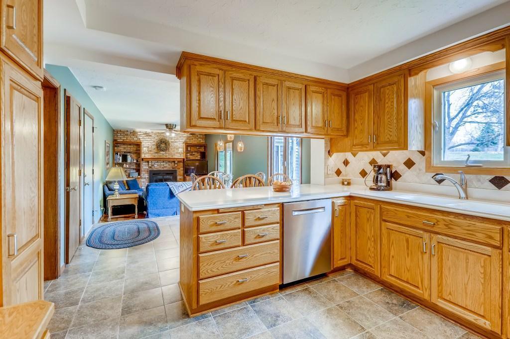 10325 Virginia Road Bloomington, MN 55438 - Photo 9 of 28