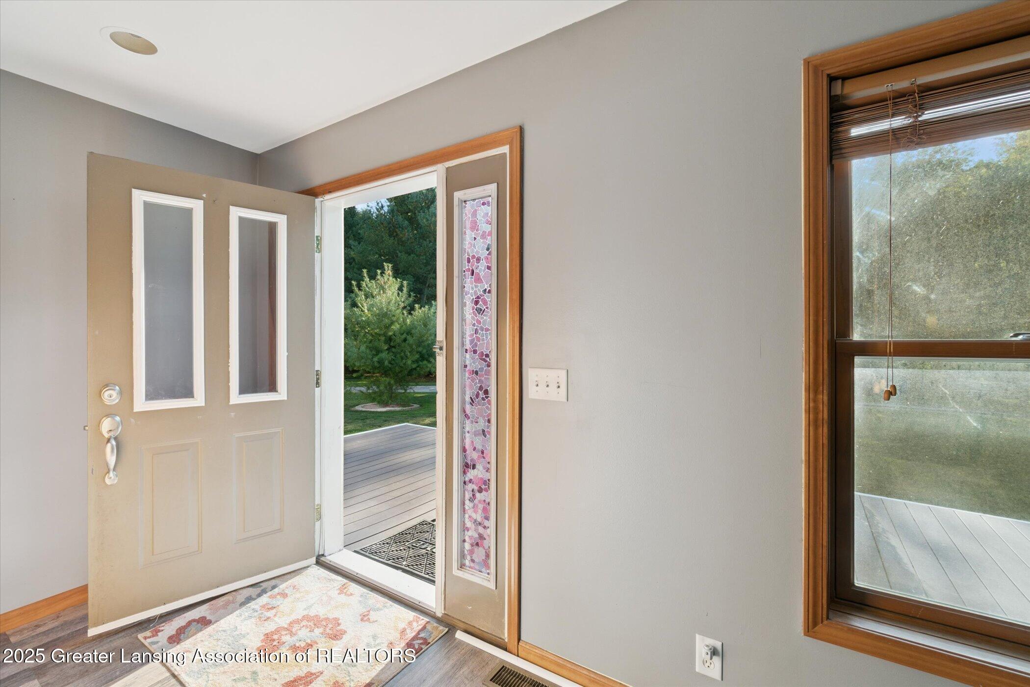 6039 West Beard Road Perry, MI 48872 - Photo 11 of 70 Foyer