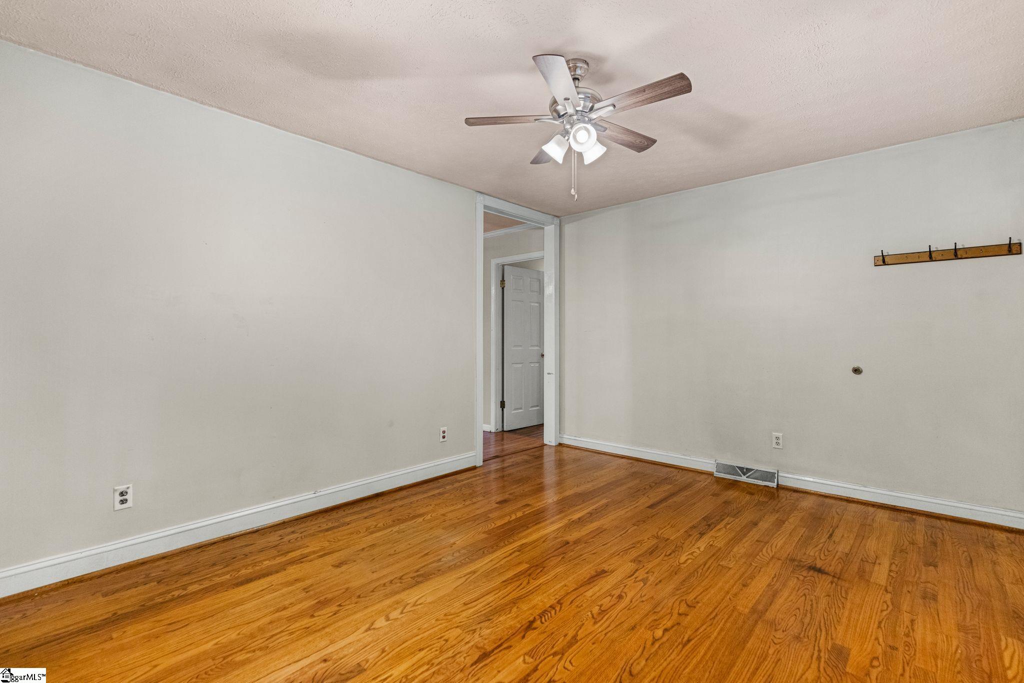 215 McArthur Street Easley, SC 29642 - Photo 4 of 37