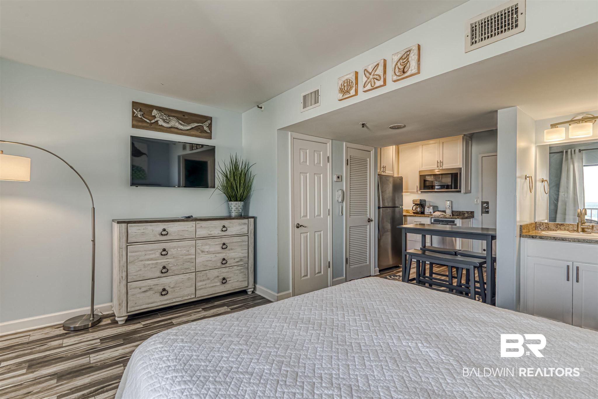 375 Plantation Road, Unit 5102 Gulf Shores, AL 36542 - Photo 12 of 28 Queen Bed, Sleeper Sofa, Dresser, & Flat Screen TV