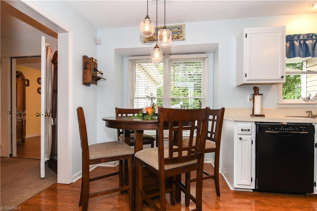 4105 Appleton Road Greensboro, NC 27405 - Photo 10 of 30 Breakfast area also has window overlooking the back yard.