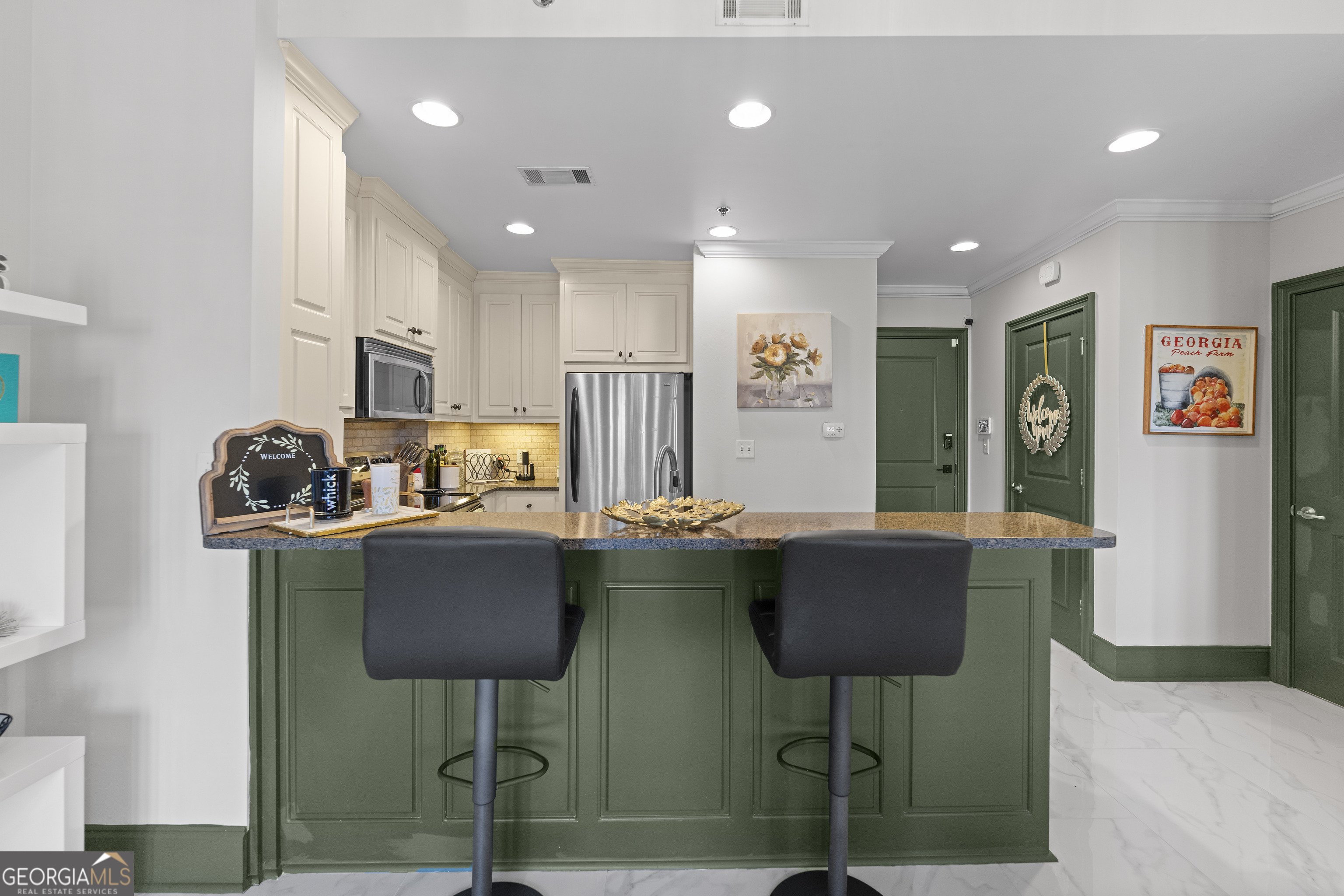 2255 Peachtree Road Northeast, Unit 521 Atlanta, GA 30305 - Photo 4 of 51 a kitchen with furniture and a potted plant