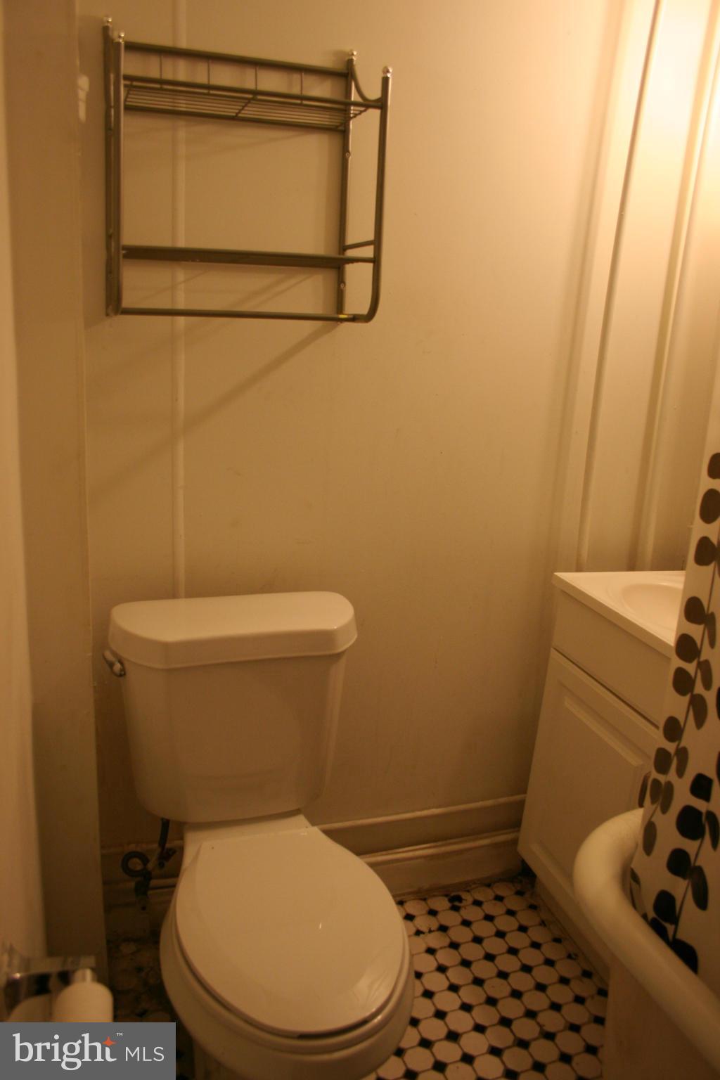 1720 McCulloh Street, Unit 3 Baltimore, MD 21217 - Photo 7 of 10 Bath