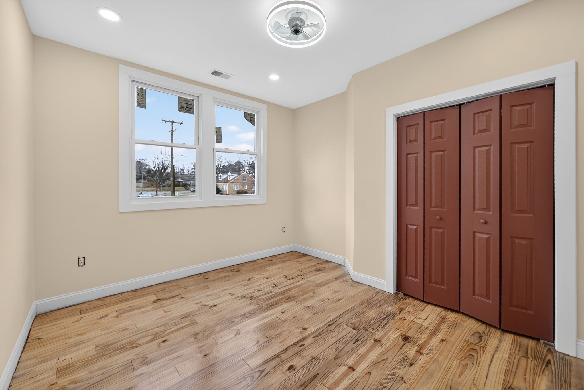 410 3rd Avenue Fayetteville, TN 37334 - Photo 39 of 49 a view of empty room with wooden floor