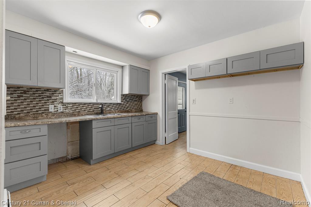19497 Inkster Road Romulus, MI 48174 - Photo 11 of 37