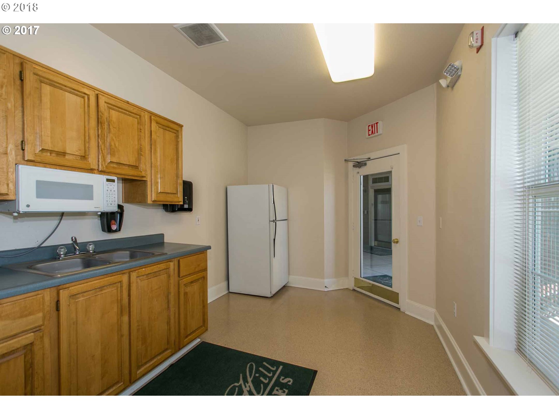 7123 Southwest Sagert Street, Unit 101 Tualatin, OR 97062 - Photo 23 of 24 a kitchen with a refrigerator and a sink