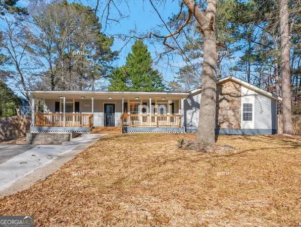 front view of house with a yard