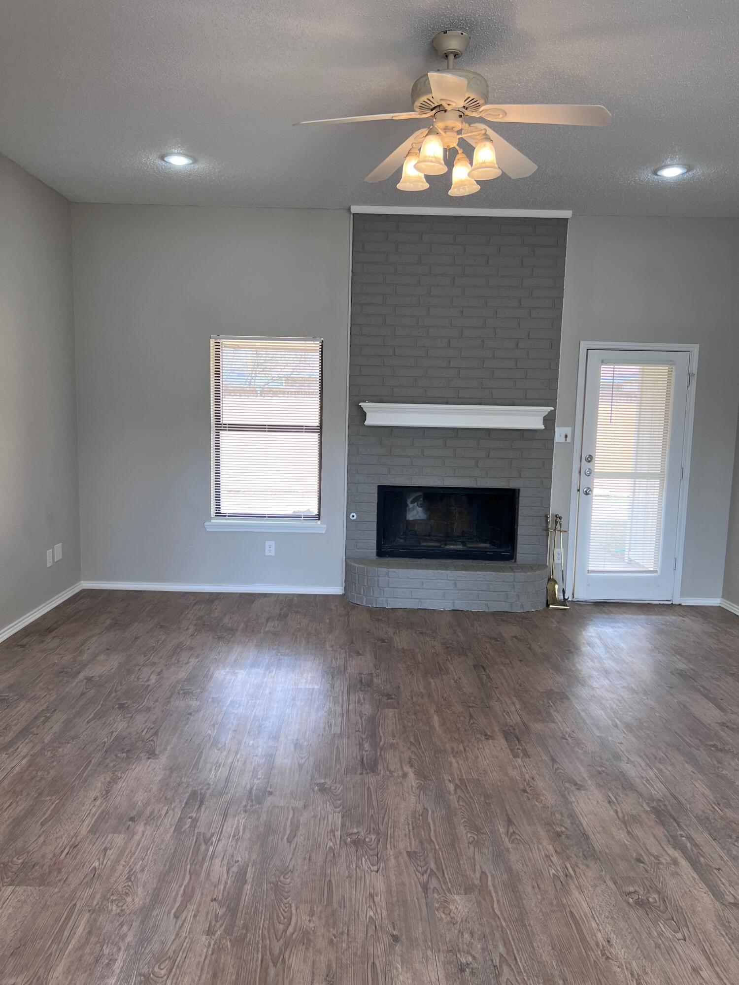 9614 Chicago Avenue Lubbock, TX 79424 - Photo 2 of 13 Living