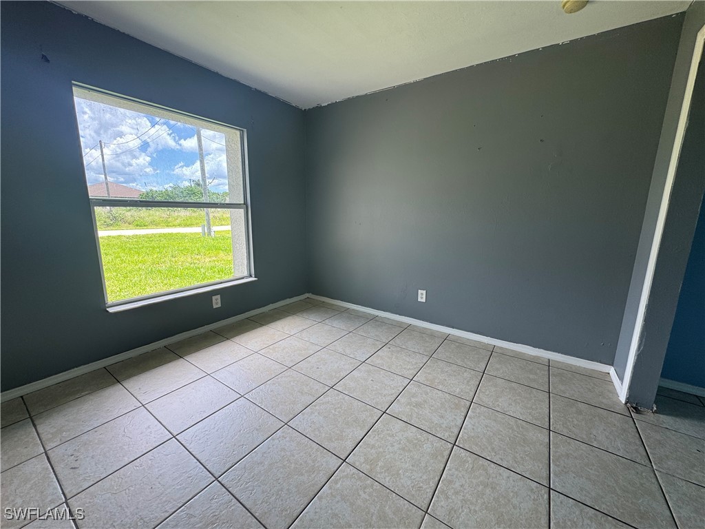 4541 21st Street Southwest Lehigh Acres, FL 33973 - Photo 14 of 15 a view of an empty room with a window