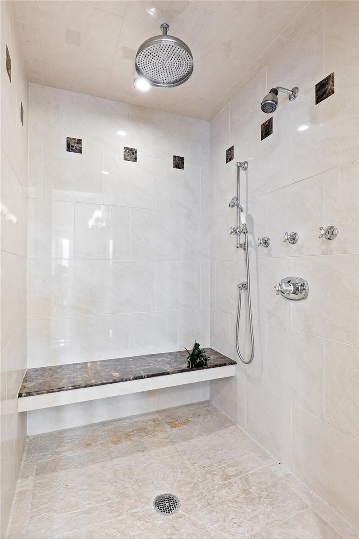 2845 West Division Street Chicago, IL 60622 - Photo 27 of 49 a bathroom with a shower