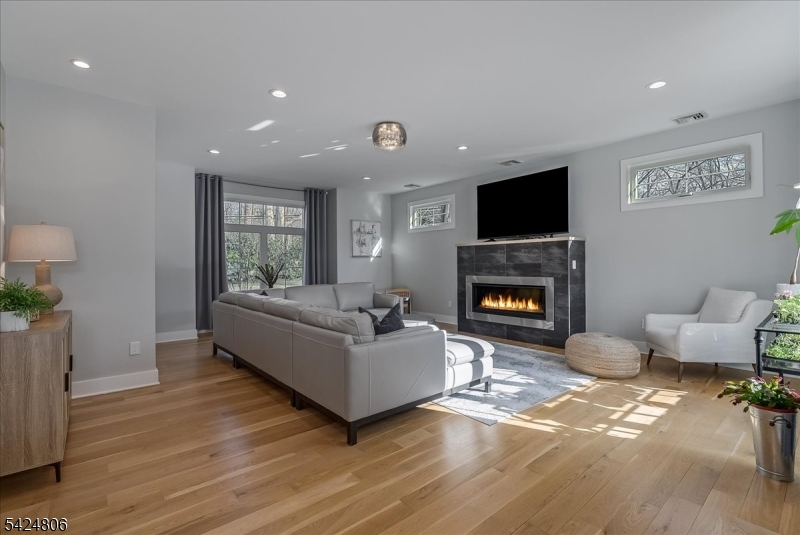 529 Openaki Road Denville, NJ 07834 - Photo 9 of 50