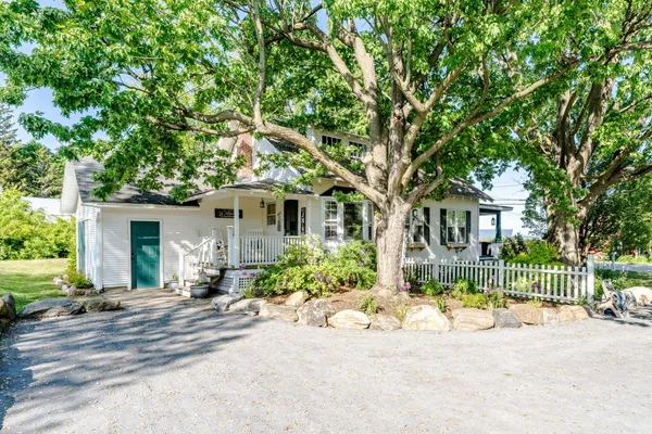 $447,500 | 205 Highway 2, Grand Isle, VT 05458