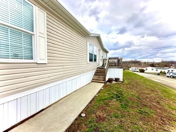 a view of a house with backyard and deck