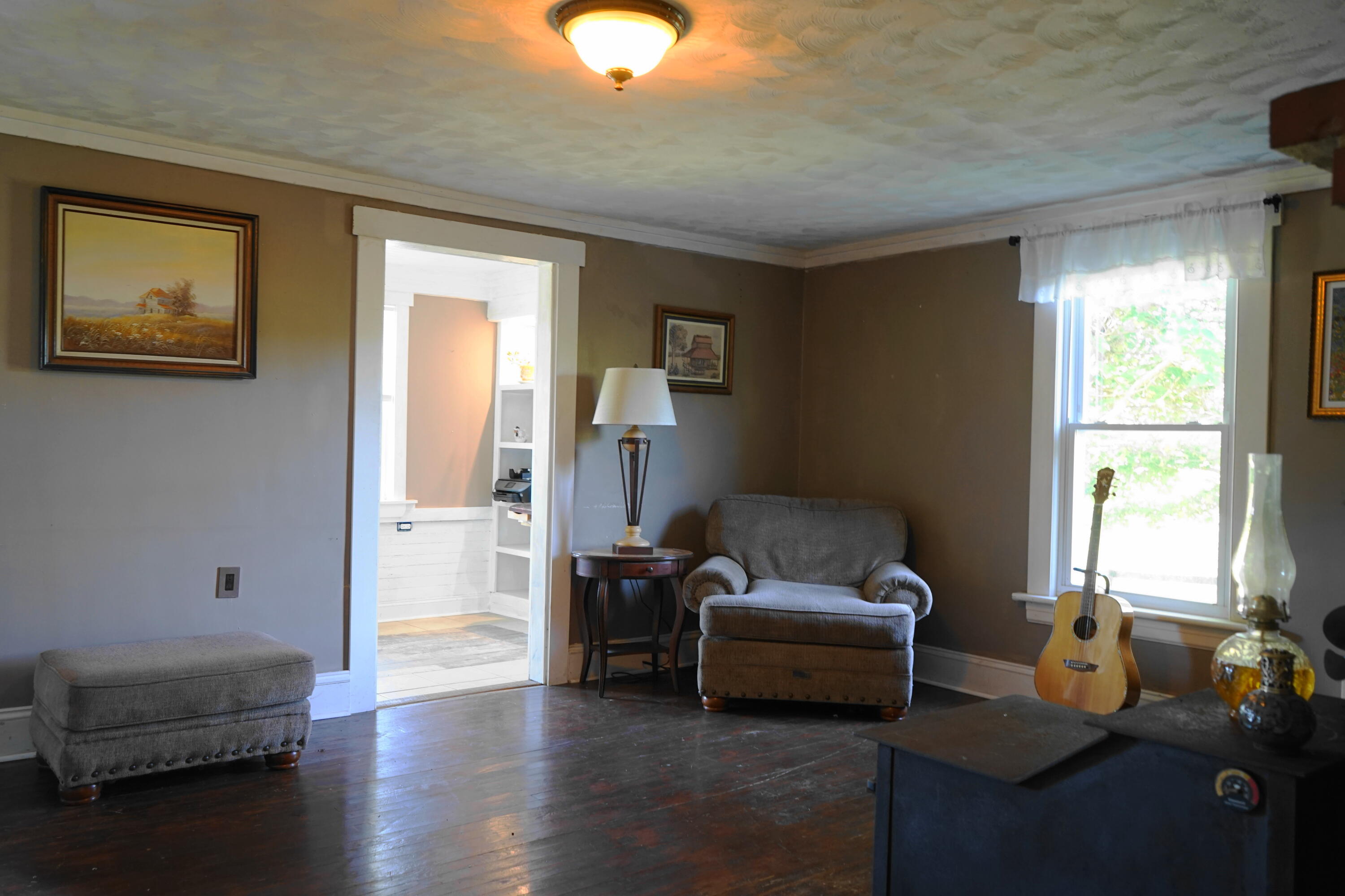 805 Longfield Road Fincastle, VA 24090 - Photo 18 of 75 Spacious Living Room