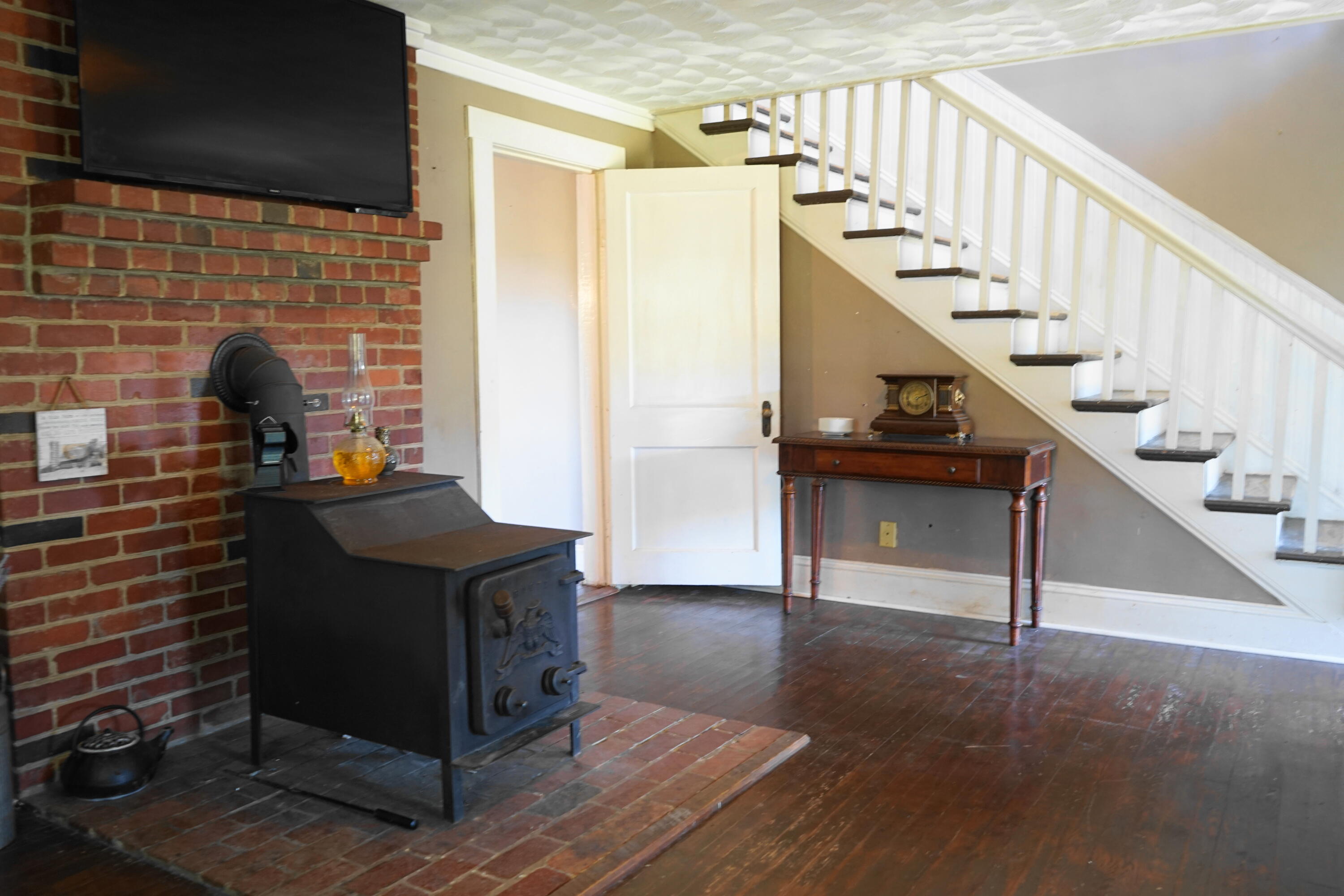 805 Longfield Road Fincastle, VA 24090 - Photo 20 of 75 Graceful Staircase