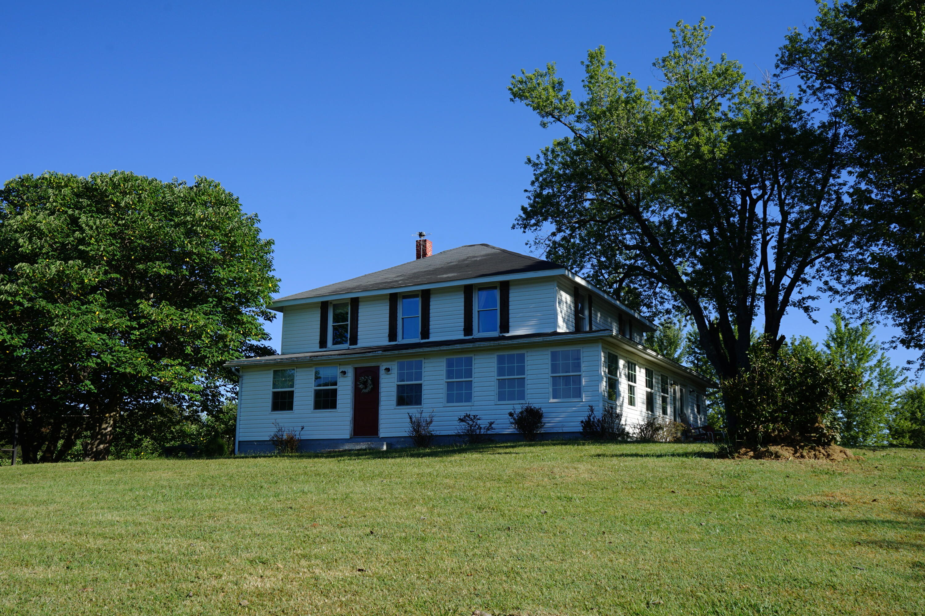 805 Longfield Road Fincastle, VA 24090 - Photo 2 of 75 Updated Botetourt Farmhouse