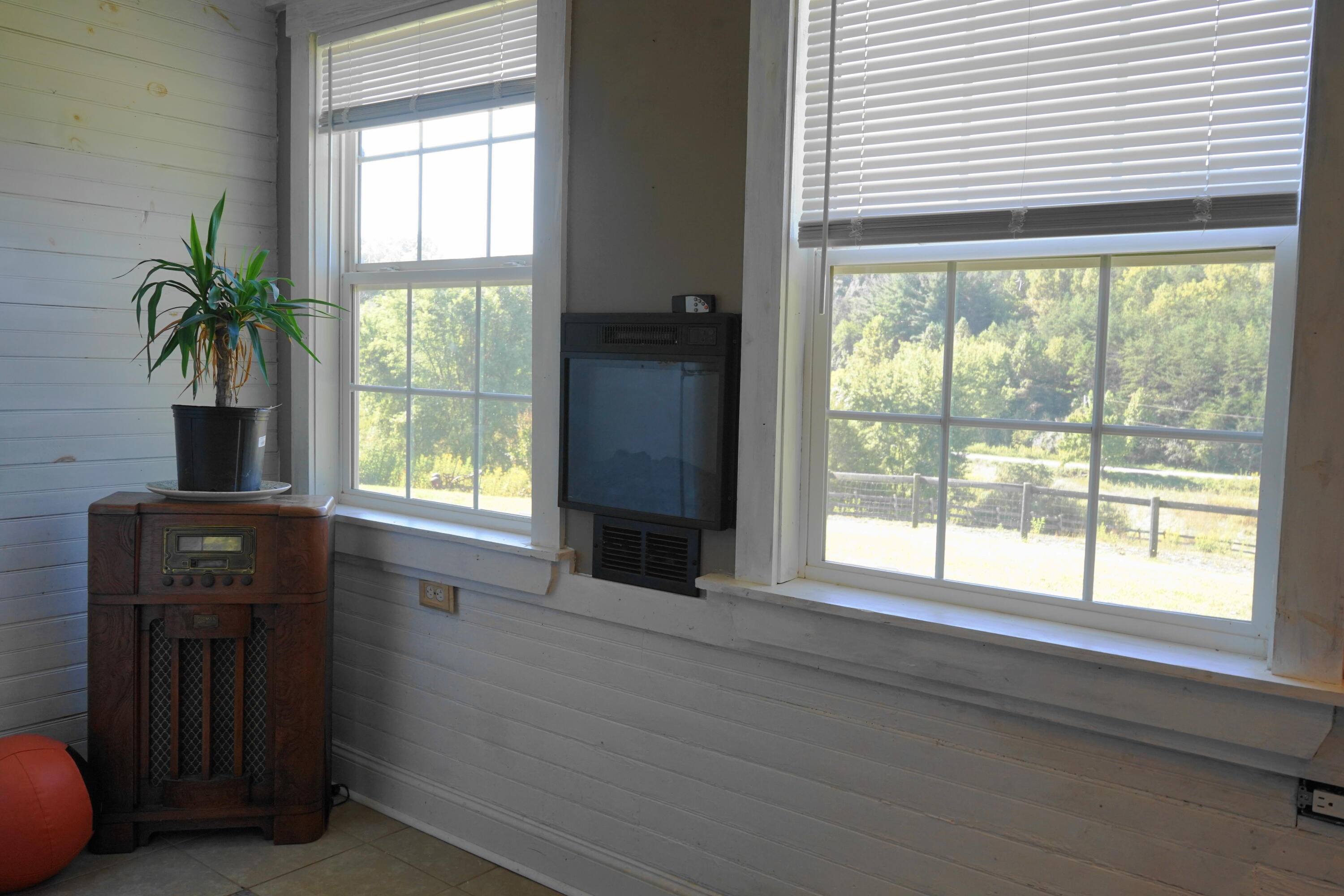 805 Longfield Road Fincastle, VA 24090 - Photo 23 of 75 Electric FP Conveys