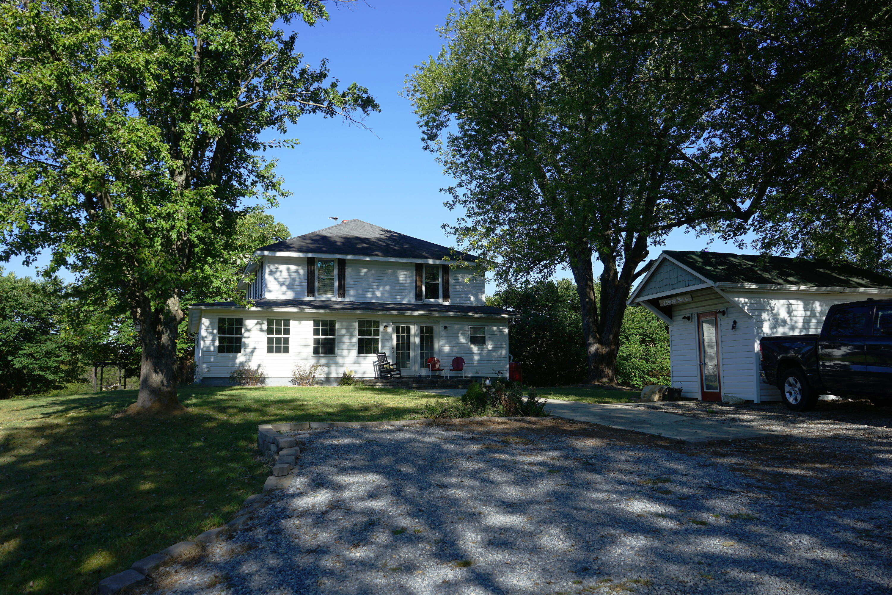 805 Longfield Road Fincastle, VA 24090 - Photo 5 of 75 Side View of Home w/ Parking Area