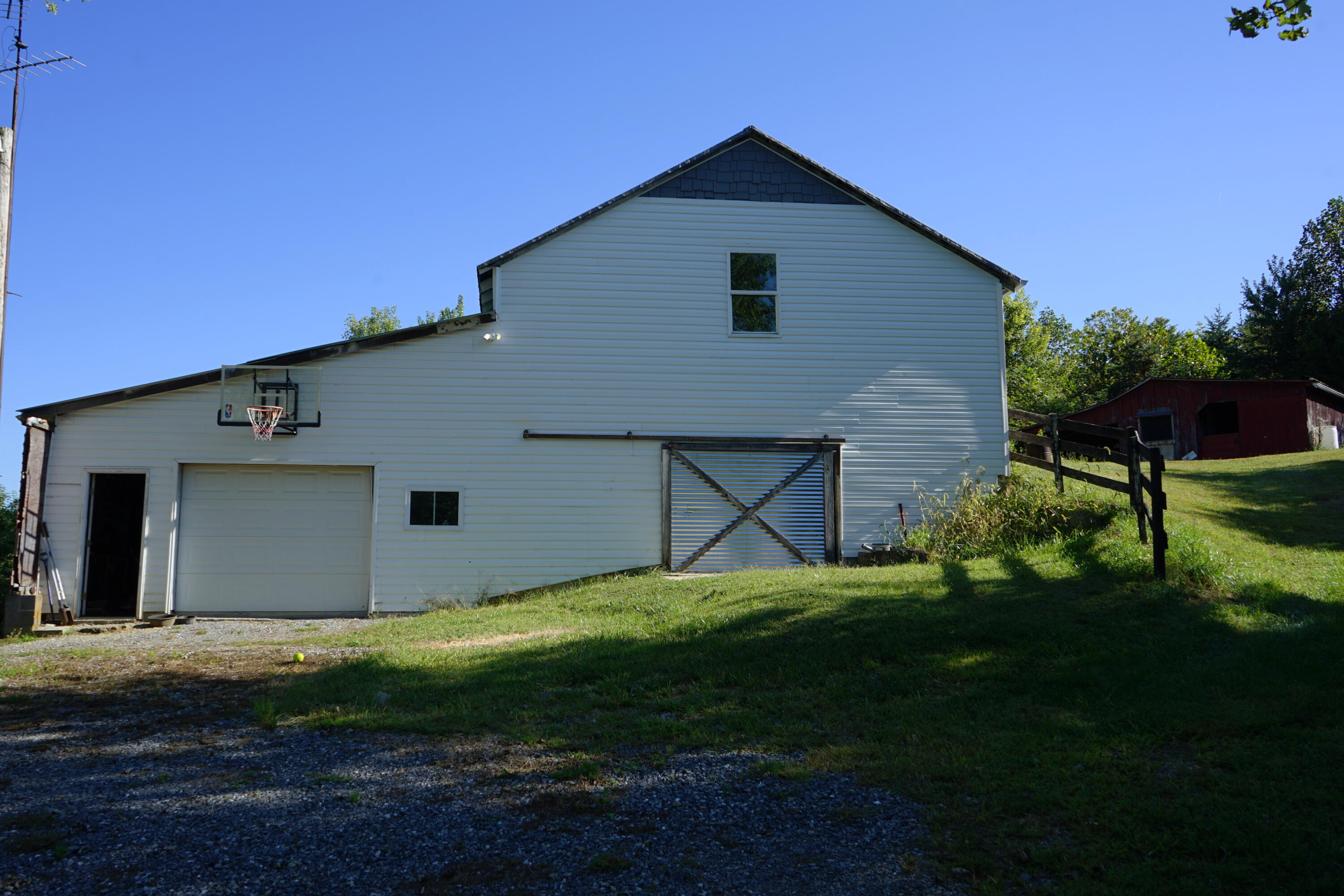 805 Longfield Road Fincastle, VA 24090 - Photo 57 of 75 Milking Barn