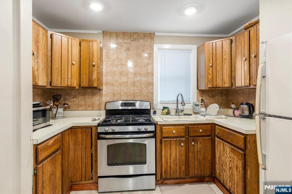 320 Watson Avenue Lyndhurst, NJ 07071 - Photo 13 of 26