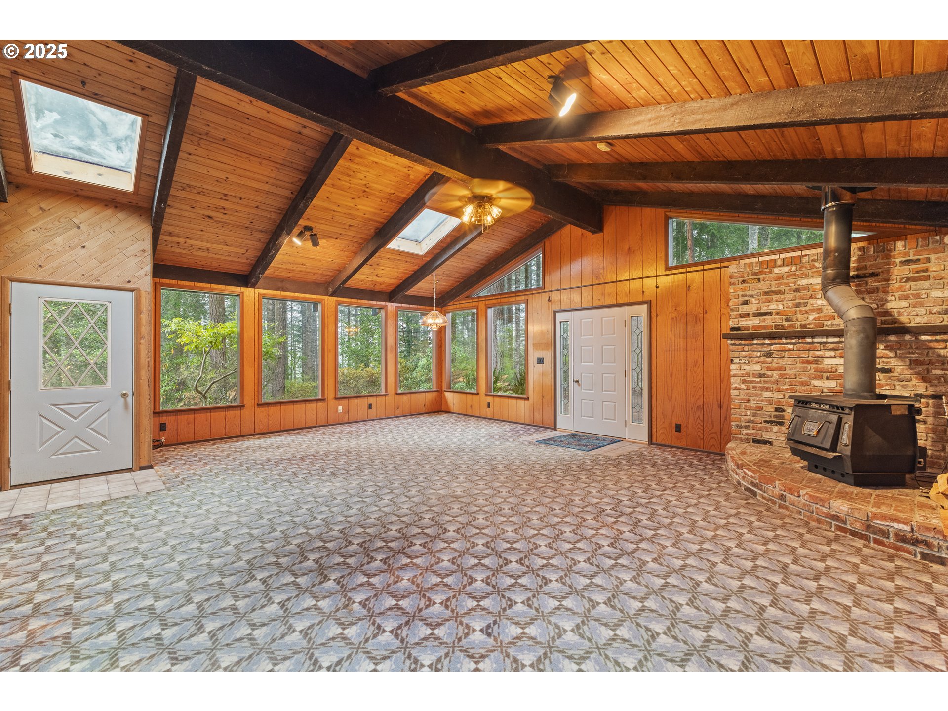 57247 Fairview Road Coquille, OR 97423 - Photo 13 of 45 an empty room with windows