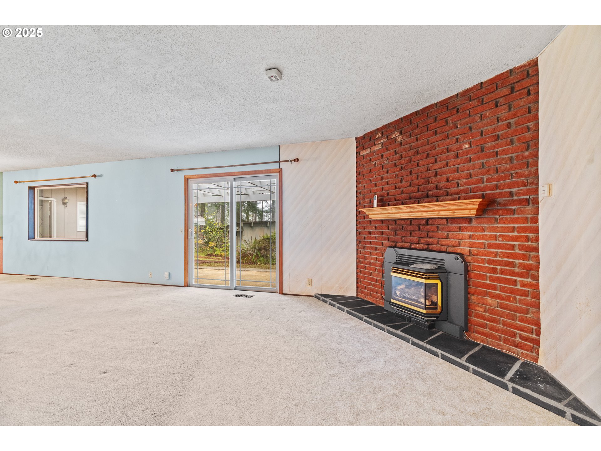 57247 Fairview Road Coquille, OR 97423 - Photo 23 of 45 a view of empty room with a fireplace