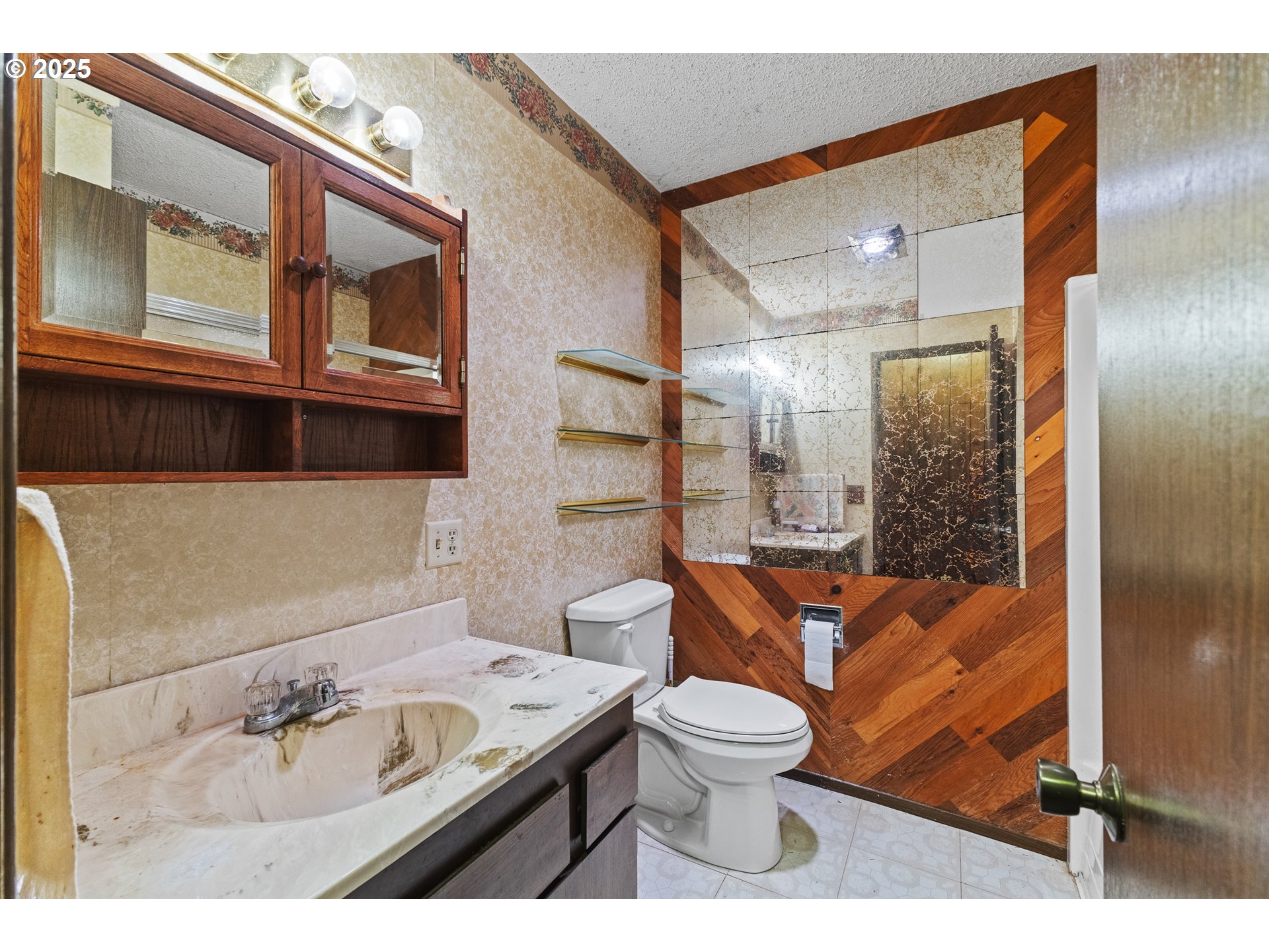 57247 Fairview Road Coquille, OR 97423 - Photo 24 of 45 a bathroom with a sink a toilet and shower