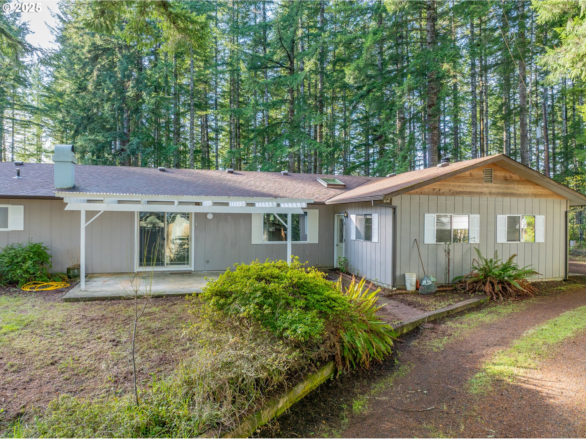 57247 Fairview Road Coquille, OR 97423 - Photo 5 of 45 a front view of a house with a garden